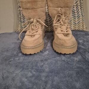 Jennifer Lopez Ginna 7 1/2M Tan Beige Faux Fur Lace Up Boots